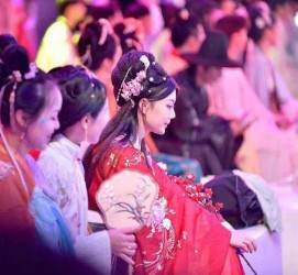 射洪汉服模特兼职(想做汉服模特去哪里找)