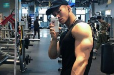 射洪肌肉男模(肌肉男模拟器)