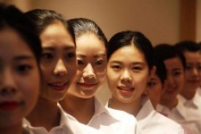 射洪私人伴游招聘 度假区万元月薪招“泳装伴游”