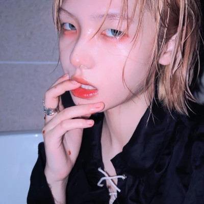 射洪伴游女生樱花漫舞的资料